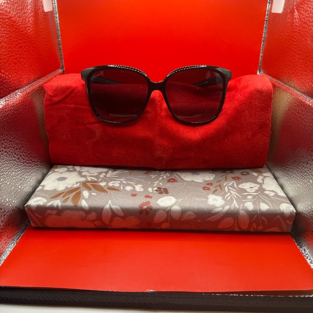 Gucci Black Women's Oversized Sunglasses - Picture 2 of 16